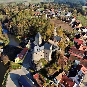 Apartment Und Sommerhaus Unter Der Burg